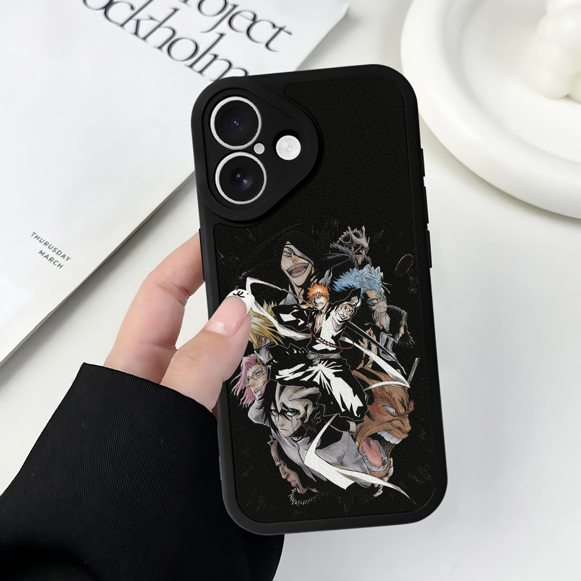 （画像用） ブリーチ 黒崎一護（くろさき いちご）BLEACH Kurosaki Ichigo 【iPhone 16シリーズ対応】シリコンスマホケース（レザー調） 材質：シリコン